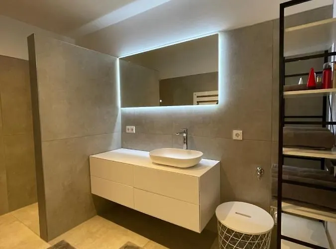 Neu Апартаменти *